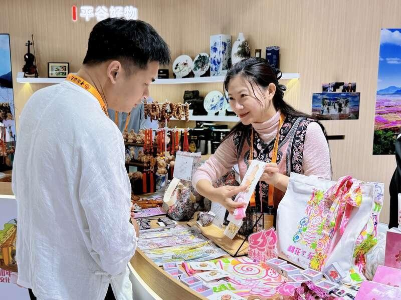 平谷桃文创店入驻秀水大厦，背后的故事你知道吗？  第3张