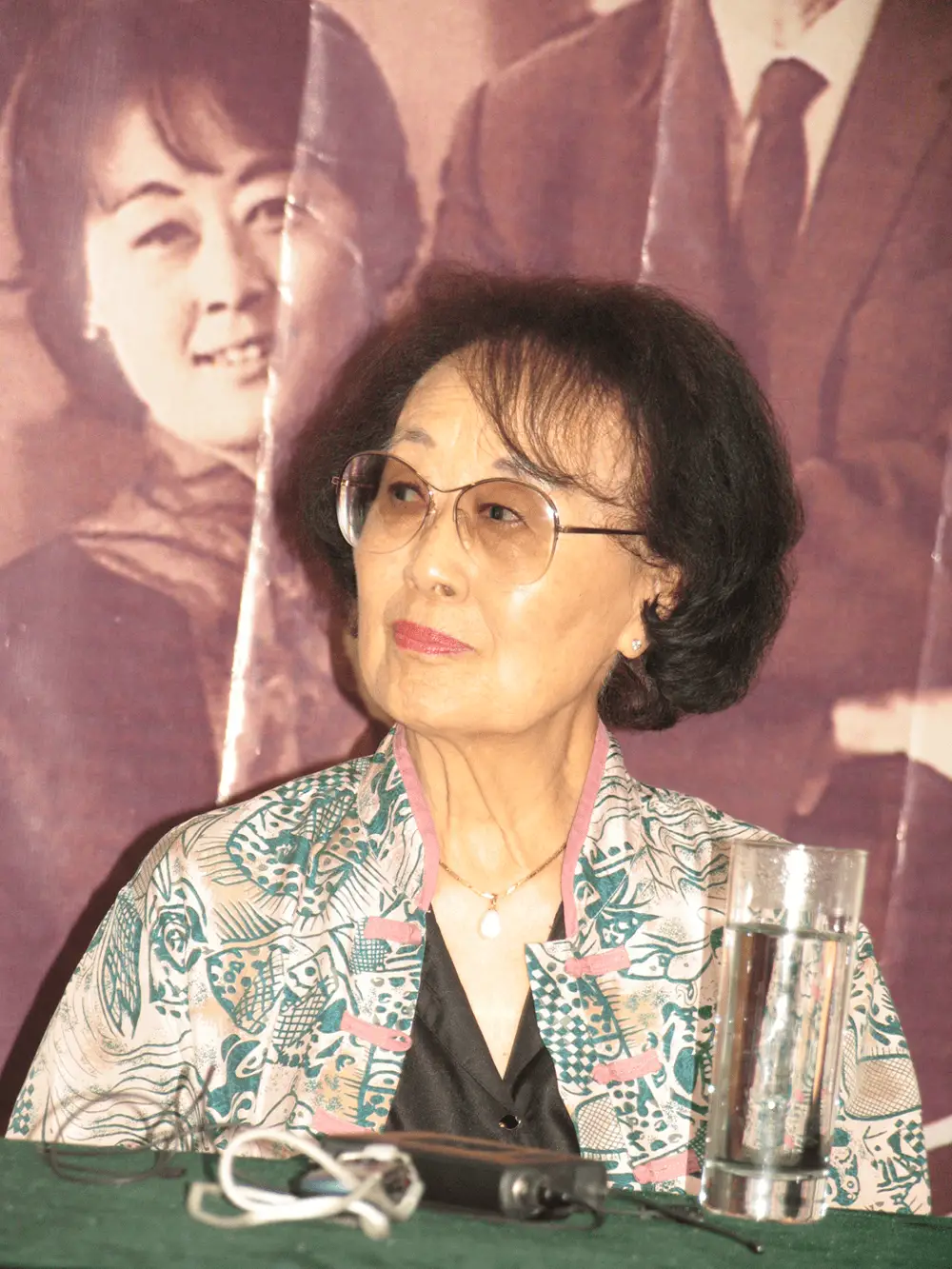 99 岁华裔女作家聂华苓离世，她创办的国际写作计划影响了多少人？  第3张