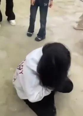 初中生楼顶遭多人殴打的背后，究竟隐藏着什么？  第3张