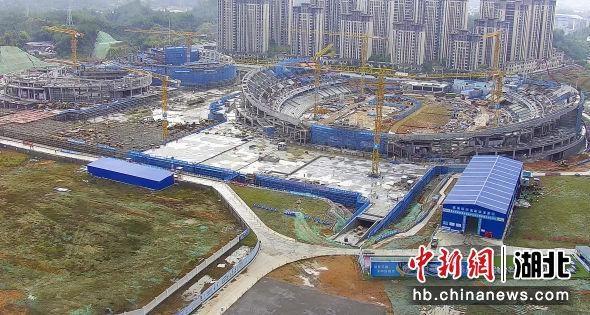 中建三局承建的恩施州民族体育运动中心项目游泳馆主体结构封顶，智能化生产提高效率  第3张