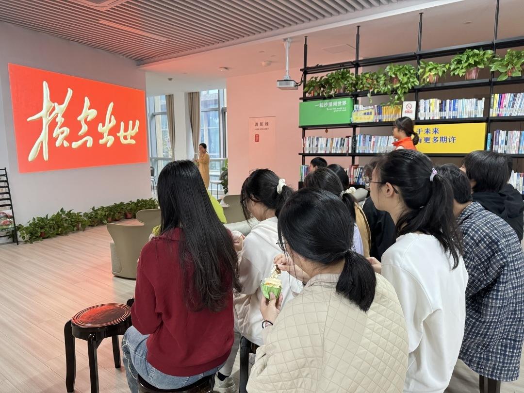 月河街道南园社区举办青年人才活动，带你感受独特观影体验  第4张