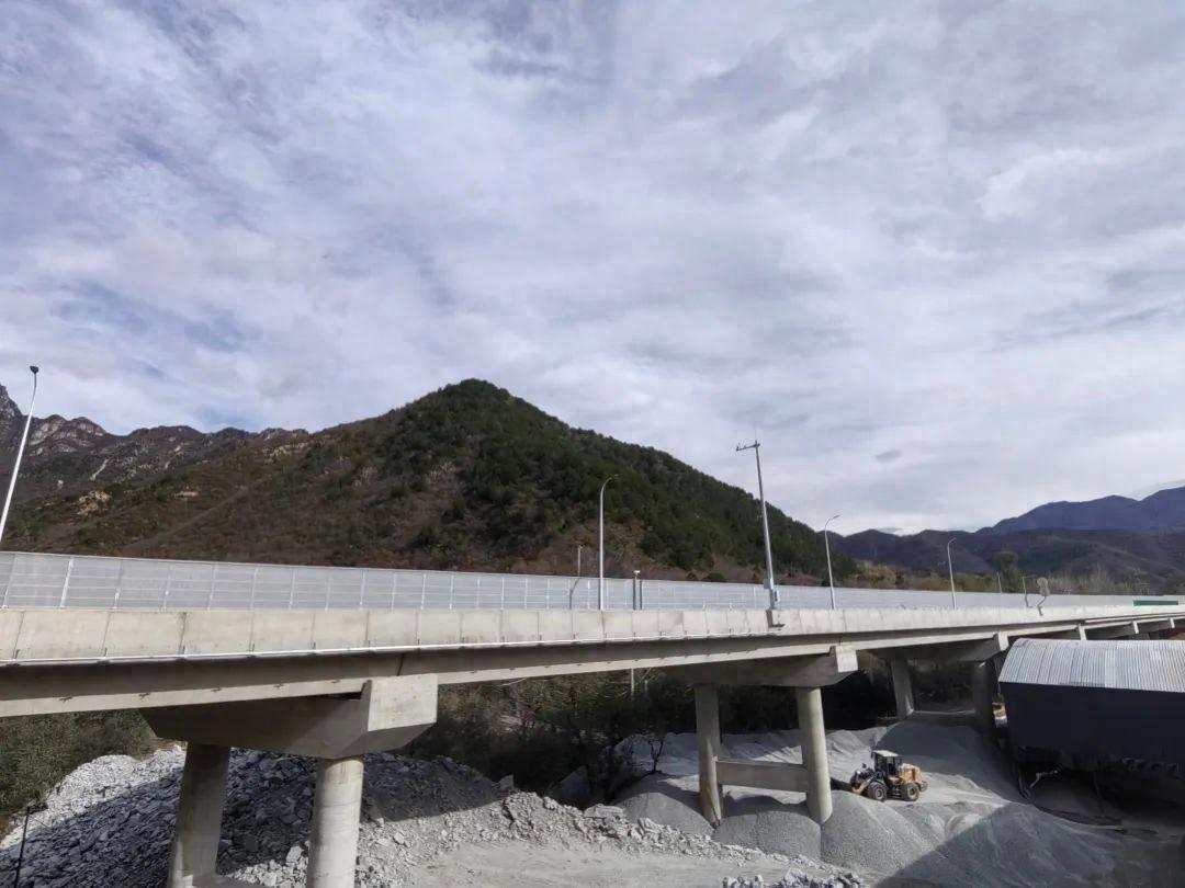 京蔚高速小龙门隧道双线贯通，预计年底通车  第1张
