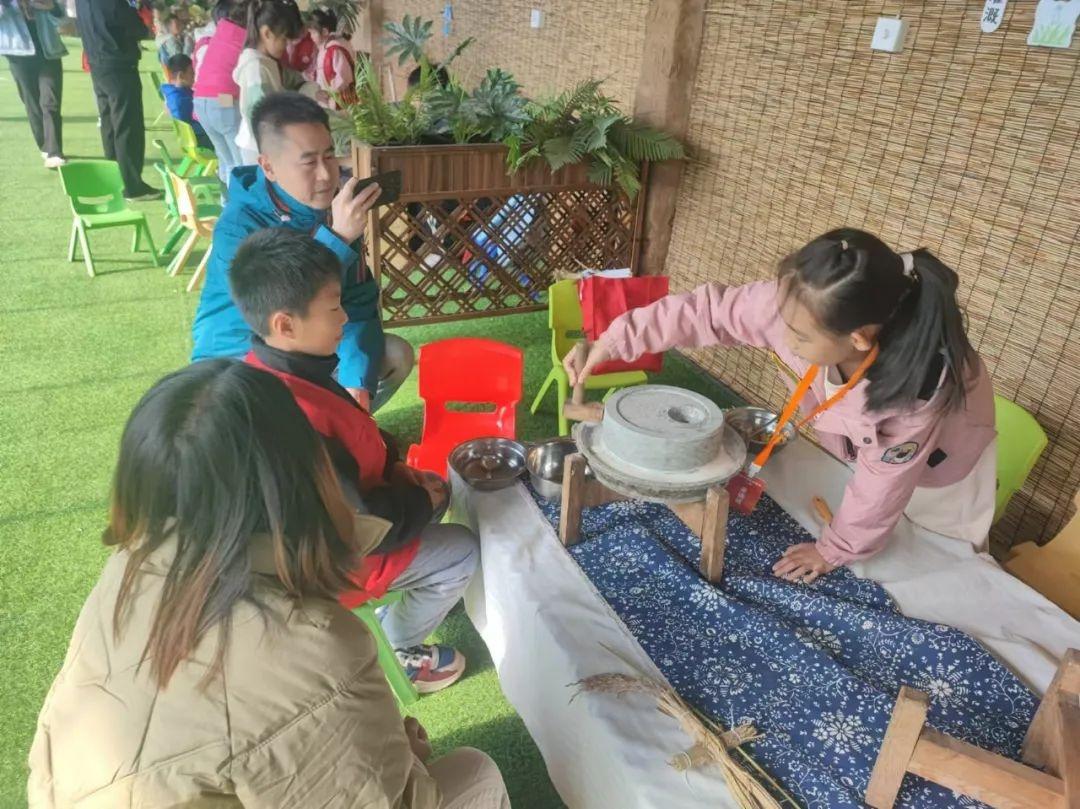 秋天遇稻你！承德日报社全媒体小记者团主题研学活动，带你领略丰收的喜悦  第6张