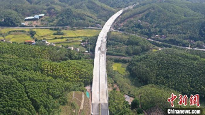 8.81 米！上横高速跨湘桂铁路大桥建设的惊险与挑战