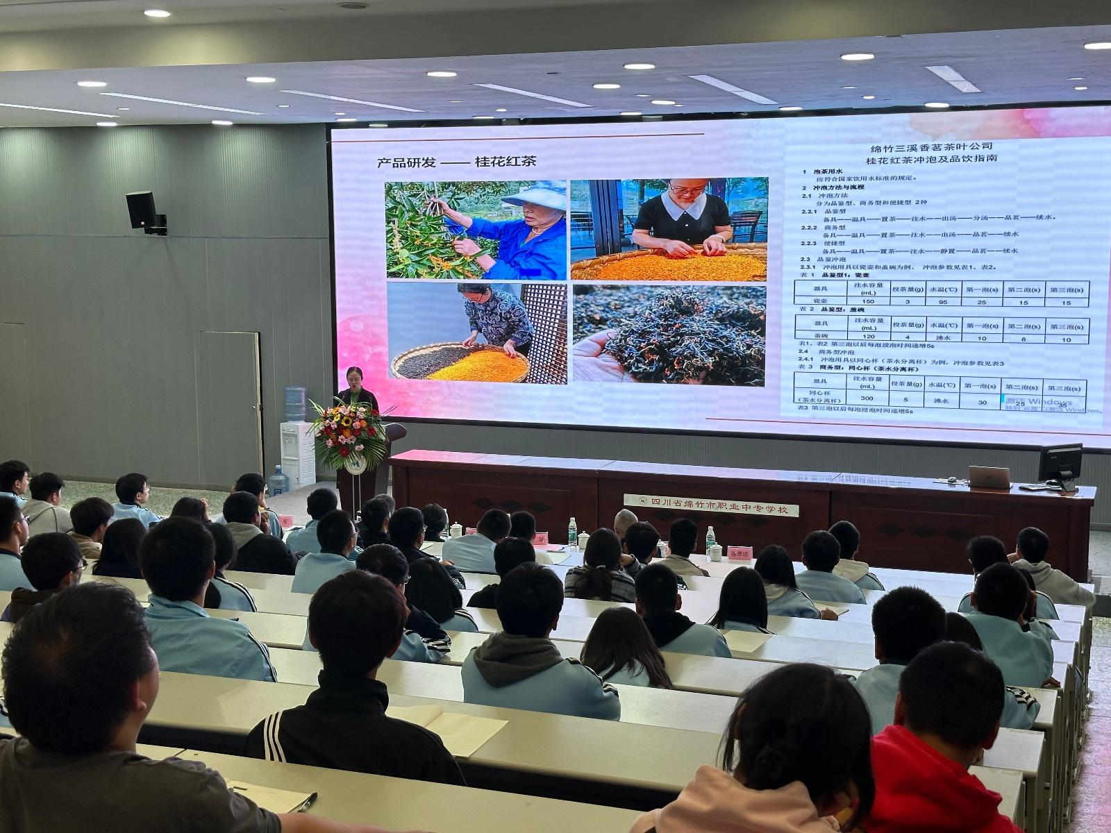 德阳市百名劳模工匠走进校园，竟带来这些  第2张
