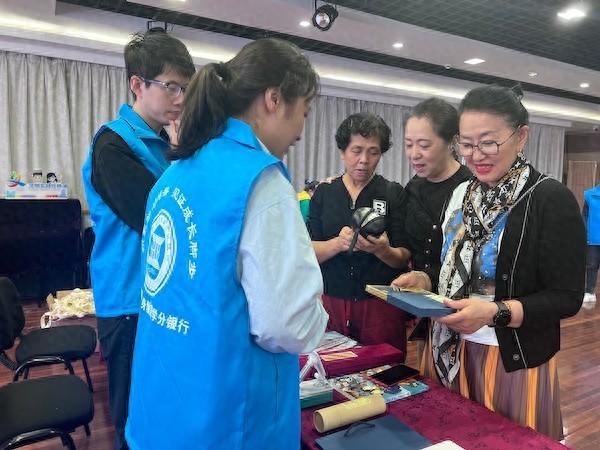 上海 60 后学霸云集！学分银行开张，最高积分竟达 1200 多分  第1张