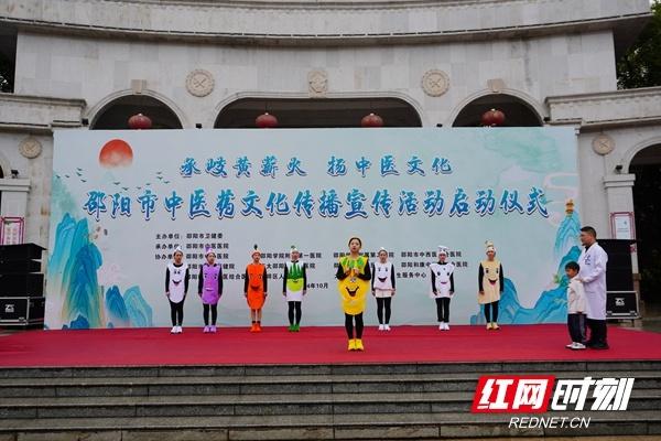 太震撼了！中医养生功法竟然可以这样展示，你绝对没见过  第2张