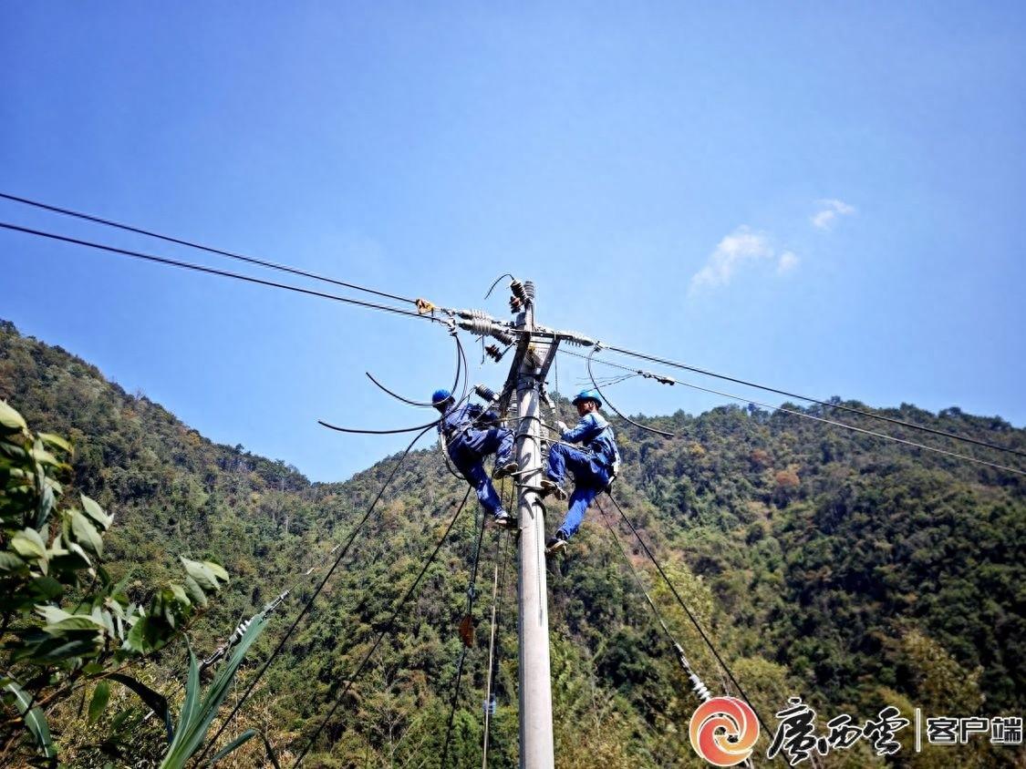 南方电网桂林临桂供电局 30 多人队伍在寒冬中抢修，只为守护你的光明  第1张