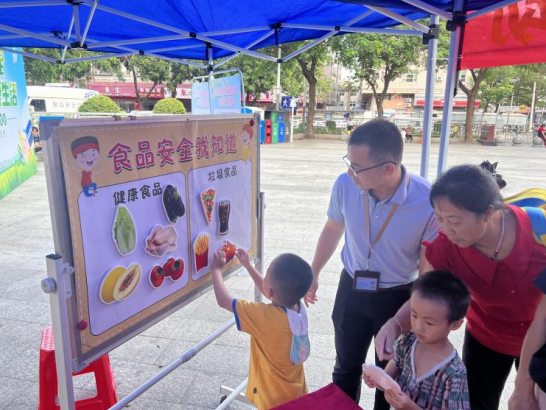 宝龙街道开展食品安全宣传周活动，你点我检互动游戏等你来  第2张