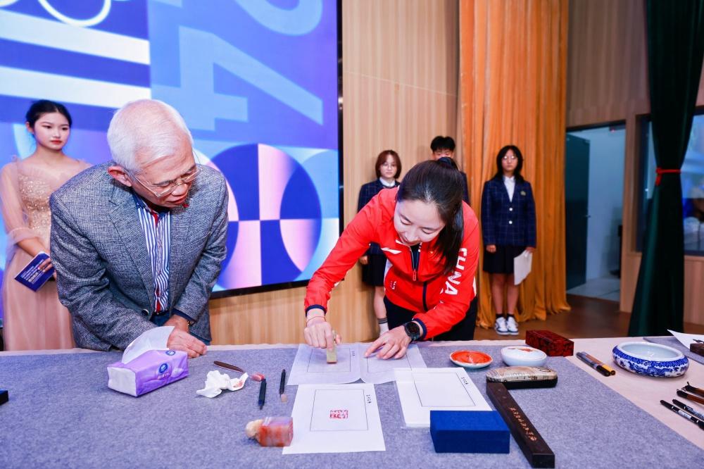 奥运冠军王丽萍走进学校，分享追梦故事，激励学生勇敢前行  第3张