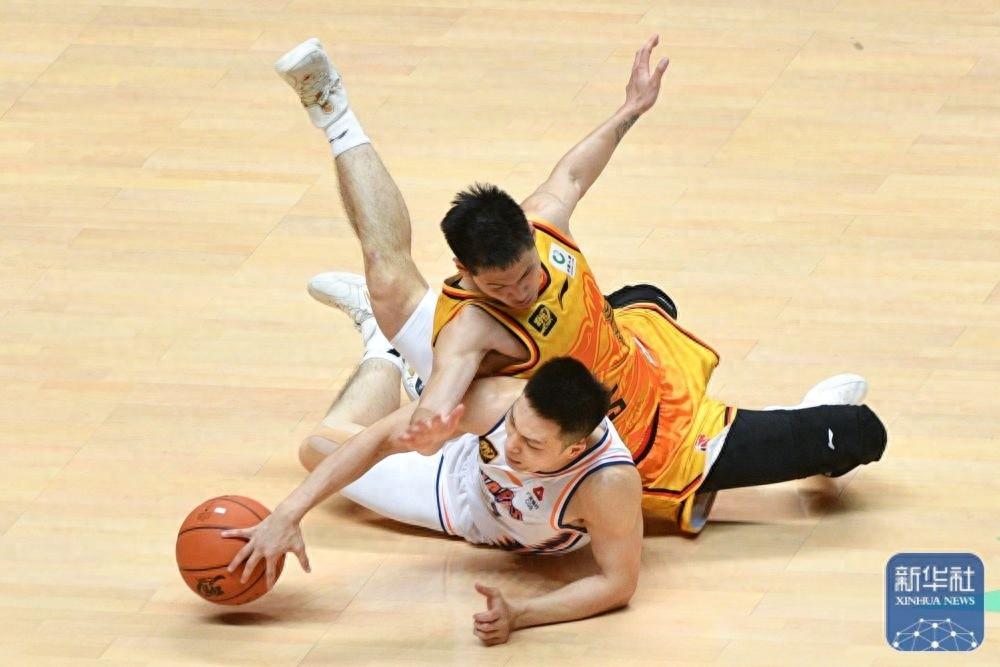 CBA 常规赛第五轮：江苏肯帝亚队主场惜败上海久事队  第1张