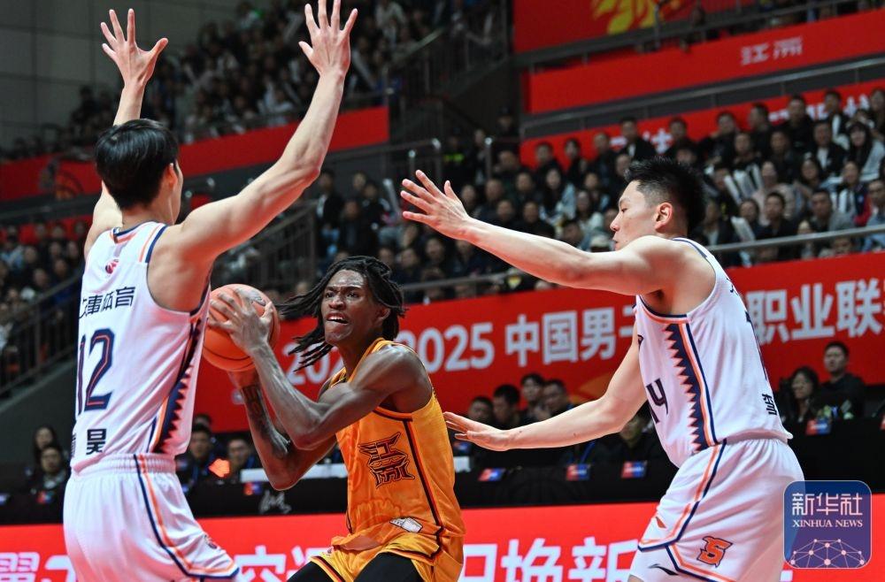 CBA 常规赛第五轮：江苏肯帝亚队主场惜败上海久事队  第9张