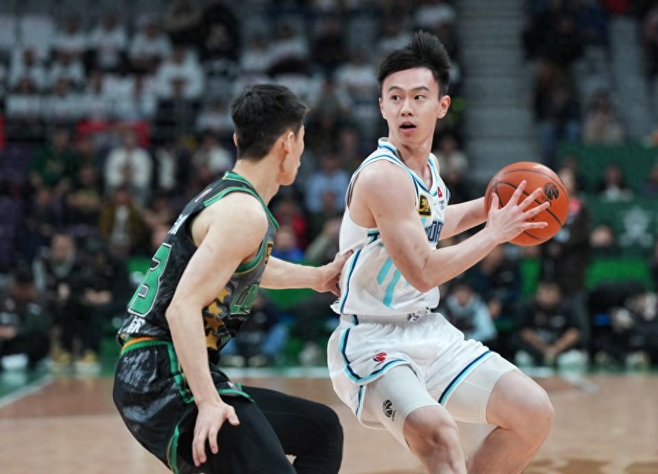 CBA 常规赛第五轮：辽宁本钢队 106 比 83 大胜青岛国信制药队  第1张
