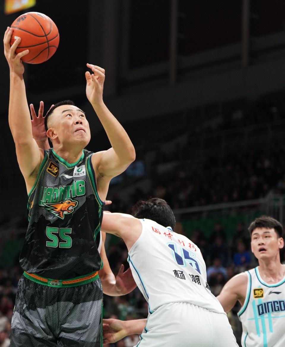 CBA 常规赛第五轮：辽宁本钢队 106 比 83 大胜青岛国信制药队  第10张