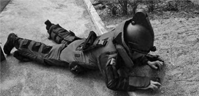 排爆手刘畅:直面炮弹危机,成功拆除战争遗留物 第1张 排爆手刘畅:直面炮弹危机,成功拆除战争遗留物 第1张