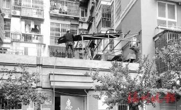 仓山区铁腕拆违，50 平方米违建瞬间倒下