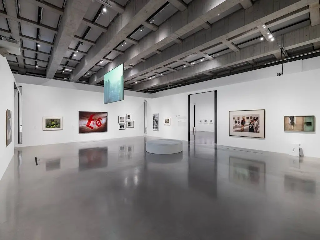 前卫摄影展震撼来袭！近 200 件作品带你领略 1970-2000 年的艺术魅力