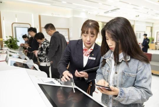 白云区首批银行社保服务合作网点揭牌，83 项高频社保经办服务事项延伸至银行办理  第4张