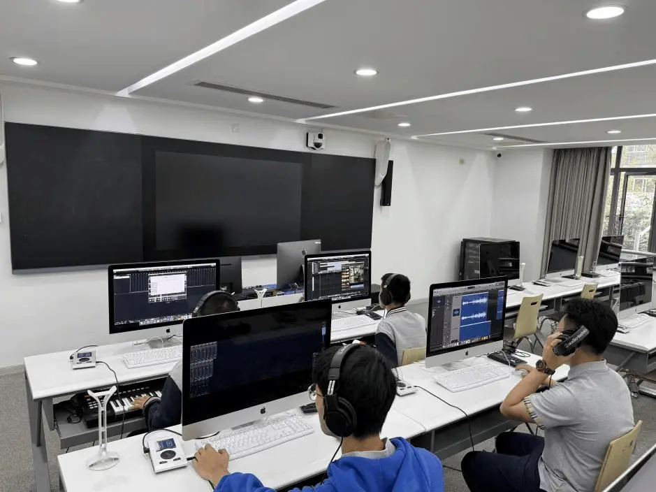05 后学生团队用声音诠释上海的一天，你绝对没听过  第1张