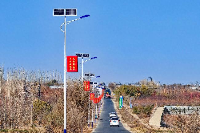 肃州区果园镇：太阳能路灯点亮乡村振兴路