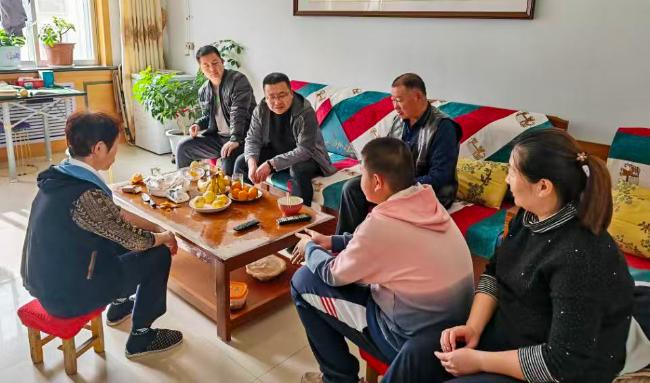 肃州区果园镇：太阳能路灯点亮乡村振兴路  第2张