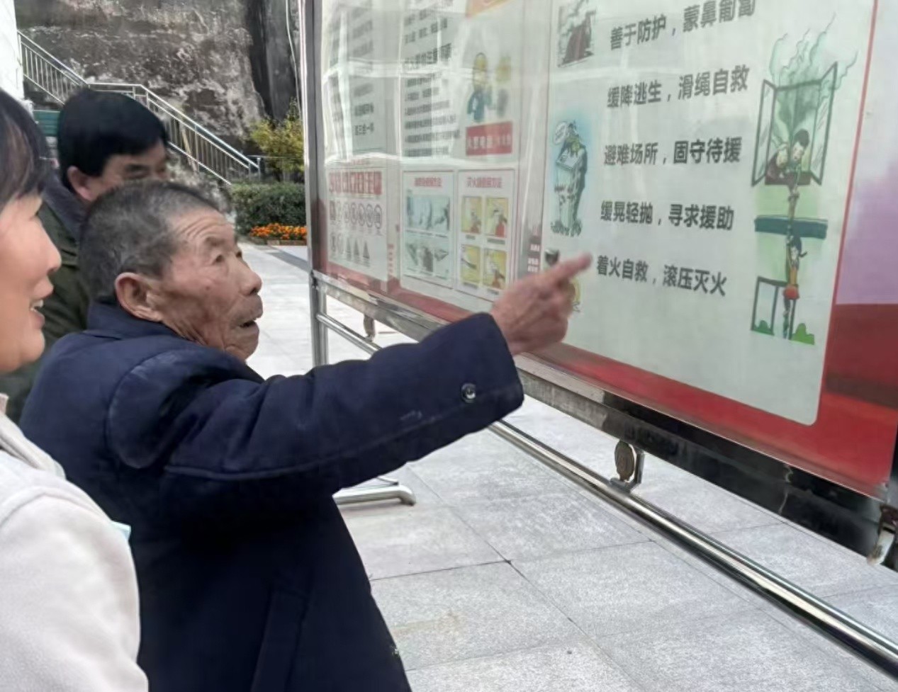 旬阳市中心敬老院与眼科医院合作，失明老人重见光明  第1张