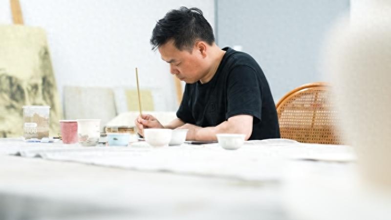 从少年到艺人，24 年他让古老瓷上堆雕技艺重现世间  第1张