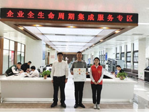一次申报、同步受理、资料共享、联审联办，汶上县政务服务中心让企业变更如此便捷