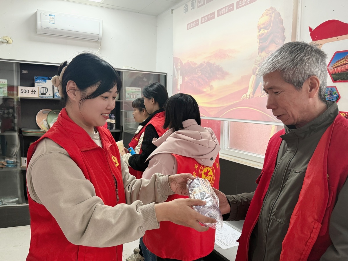 新乡这个街道办志愿者表彰大会，积分兑换引热议  第3张