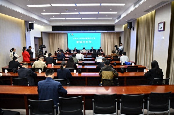 明溪县举办四领一促系列新闻发布会，多个亿元项目增资扩产