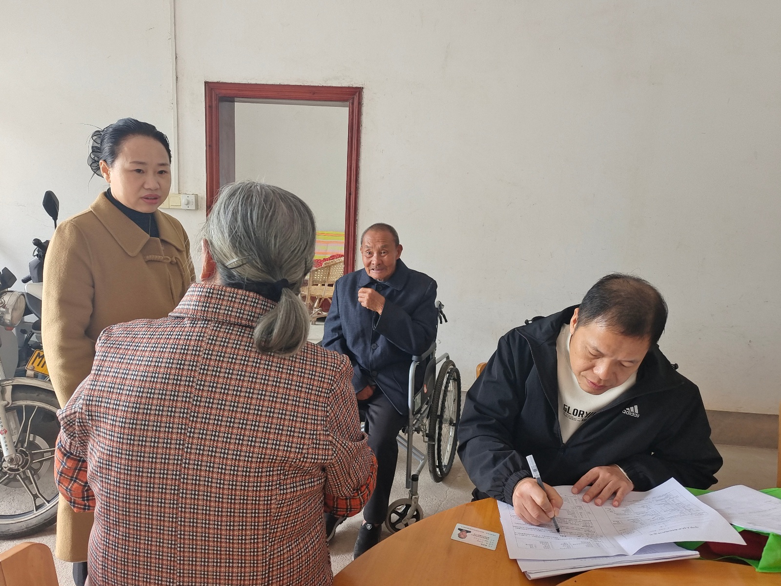 定南县残联下乡办证，打通服务残疾人最后一米  第3张