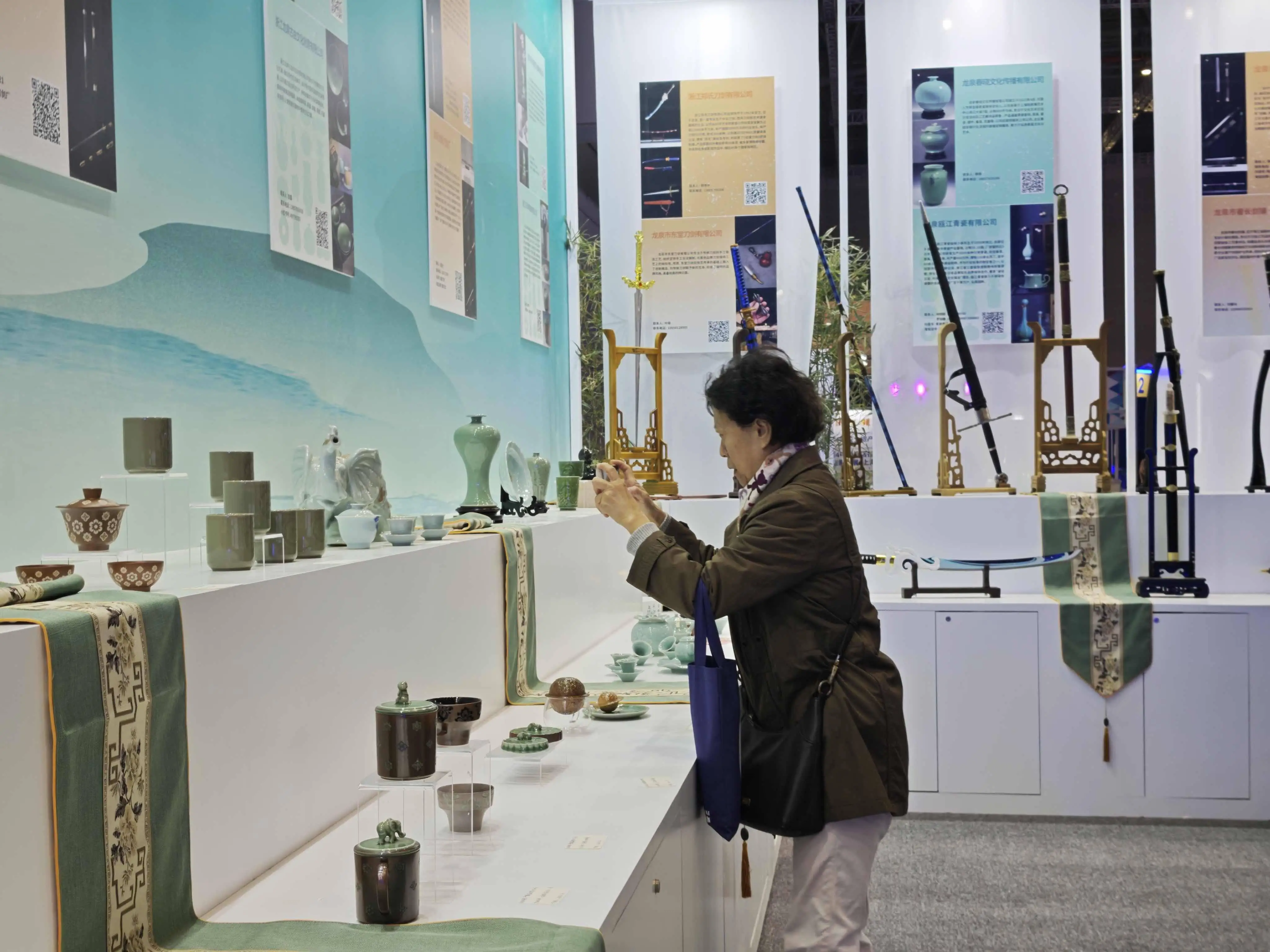 龙泉剑瓷亮相上海，600 多款产品展现千年古韵  第2张