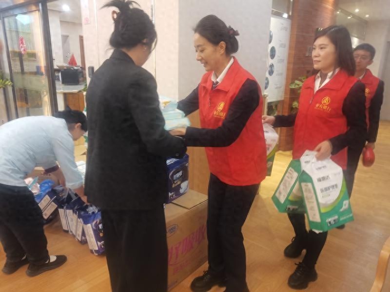 11 月 22 日，莲湖区这场关爱帮扶公益活动，让老人们的冬日不再寒冷  第1张