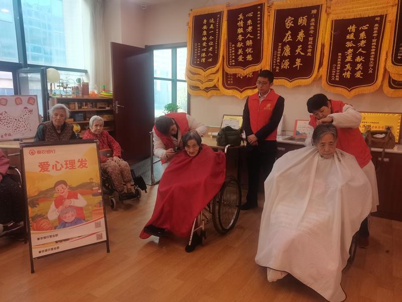 11 月 22 日，莲湖区这场关爱帮扶公益活动，让老人们的冬日不再寒冷  第3张