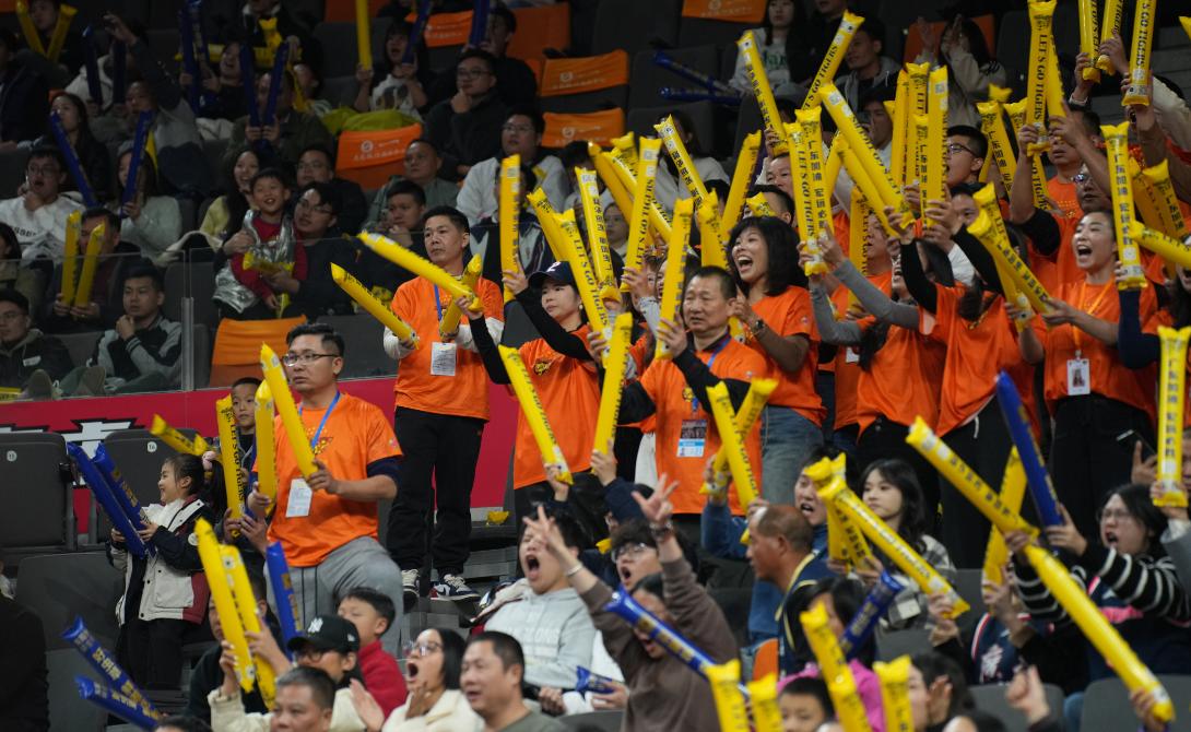 广东队主场激战广厦，37分外援拼尽全力仍难挽败局，伤病隐患加剧  第3张