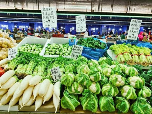 寒潮来袭，上海蔬菜价格不升反降，市民惊喜发现：叶类蔬菜价格大幅回落