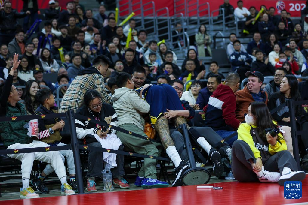 惊天大逆转！广东东阳光队107比113不敌浙江方兴渡队，黄荣奇封盖布朗扣篮成焦点  第5张