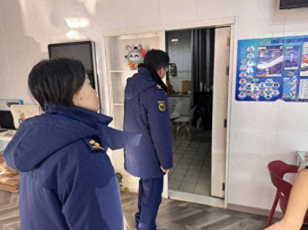 惊！北京彩票店暗藏三室一厅地下室，逃生出口竟是书架暗门  第1张