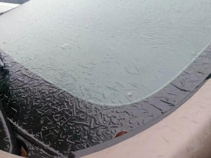 贵阳遭遇极寒天气！-2℃低温引发冻雨，首个低温凝冻预警发布  第1张