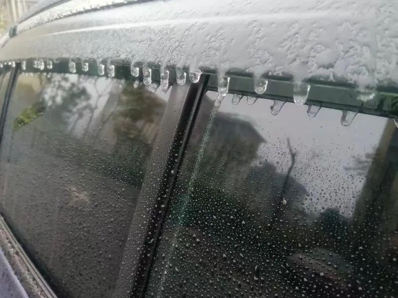贵阳遭遇极寒天气！-2℃低温引发冻雨，首个低温凝冻预警发布  第2张