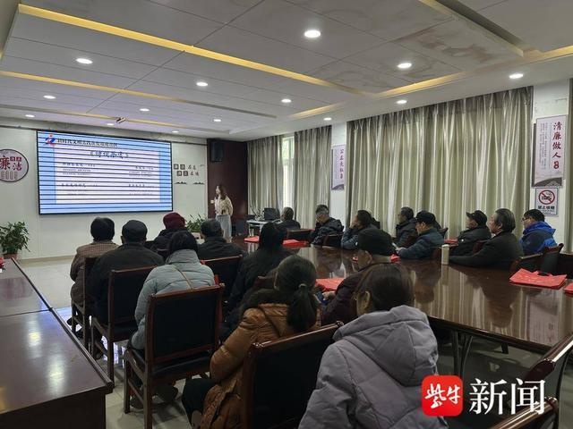 冬至暖心!社区居民齐聚一堂,精彩节目与传统剪纸共度温馨时光 第7张 冬至暖心!社区居民齐聚一堂,精彩节目与传统剪纸共度温馨时光 第7张