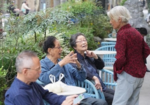 揭秘：为老人代写回忆录，年入6位数的新兴职业，你也可以做到