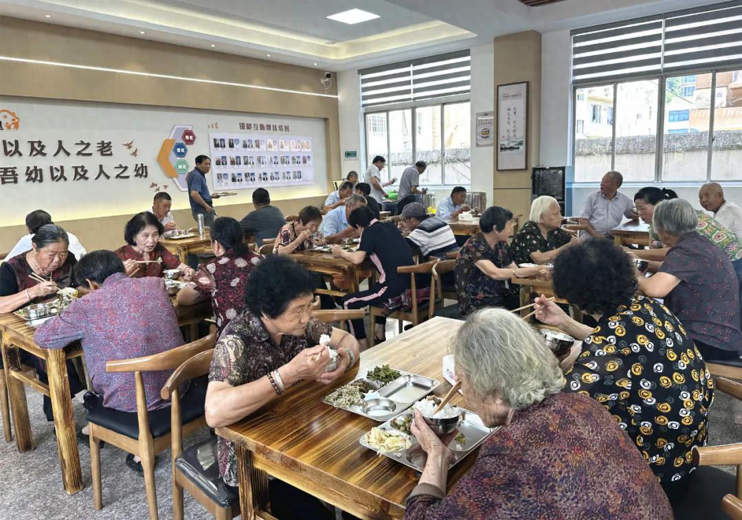 揭秘2024全国农村公共服务典范：乐清‘邻里食堂’如何温暖28.83万老年人的心？