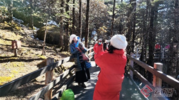 越南游客疯狂打卡轿子雪山，冰湖冰瀑雾凇成新宠，你还在等什么？
