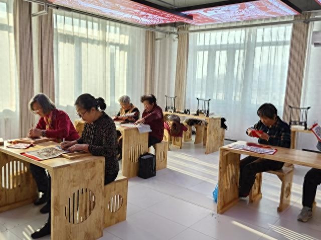 不出门也能享受养老新生活：康复师上门、康养中心随住、送医送药到家