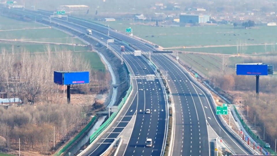 中国首条零碳高速全线通车！济广高速济南至菏泽段改扩建工程震撼亮相  第1张