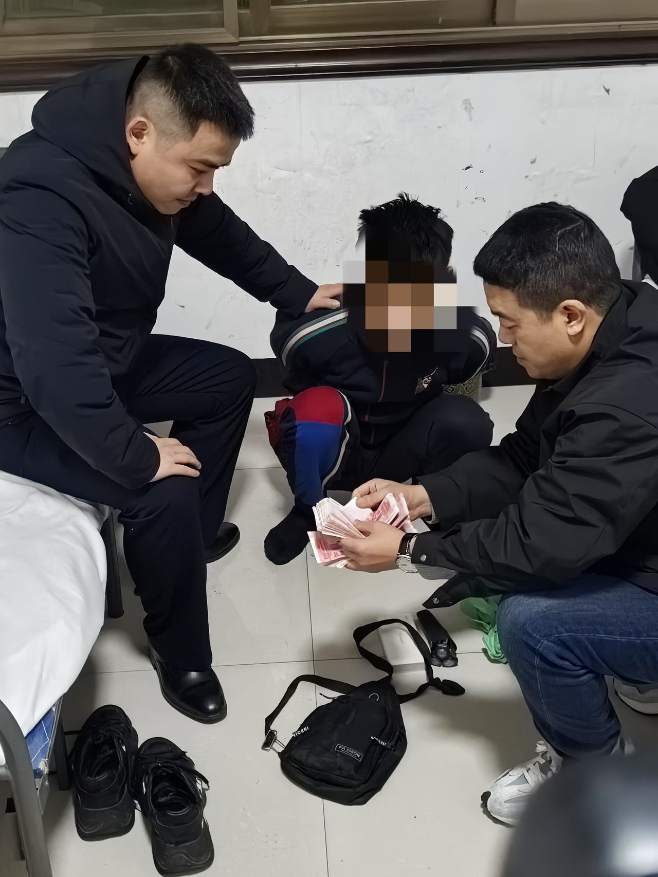 惊！一顿饭的疏忽，11300元现金不翼而飞，警方千里追捕嫌疑人  第2张