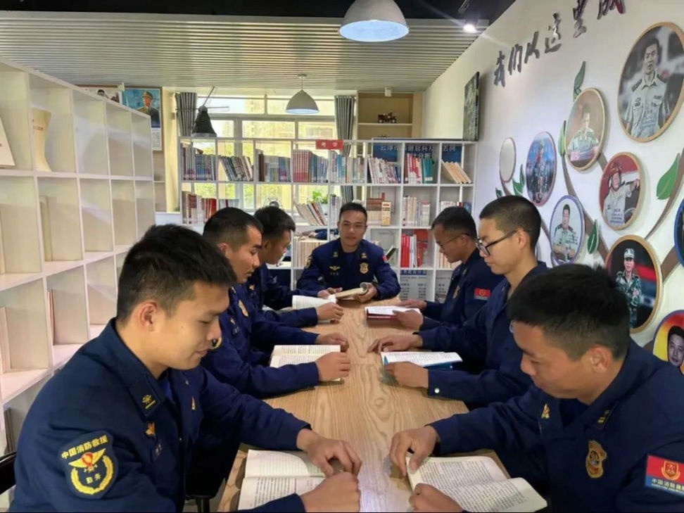 云浮消防救援支队职工书屋获全国殊荣，3000册藏书打造文化新地标  第4张