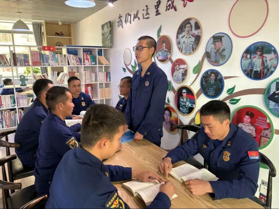 云浮消防救援支队职工书屋获全国殊荣，3000册藏书打造文化新地标  第5张