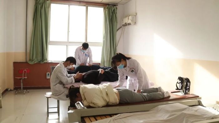 岷县中医院：传承中医精髓，75岁老人远赴千里只为这一针  第6张